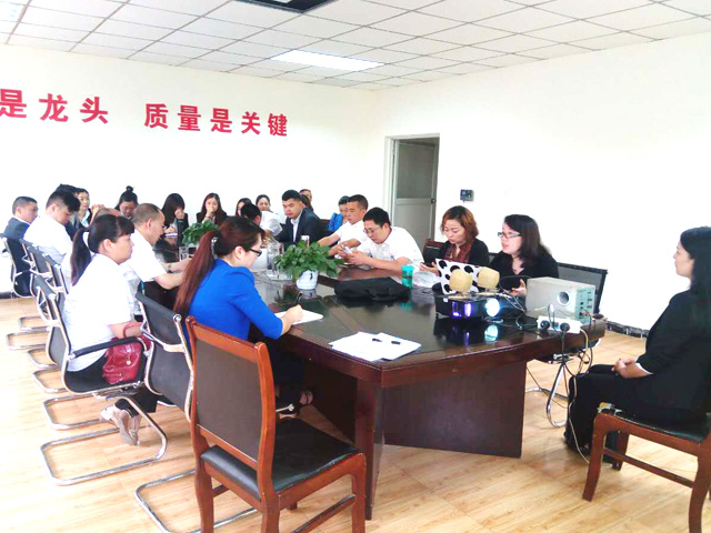 日皮视频软件下载日皮视频APP苹果下载设备公司员工培训会现场图片