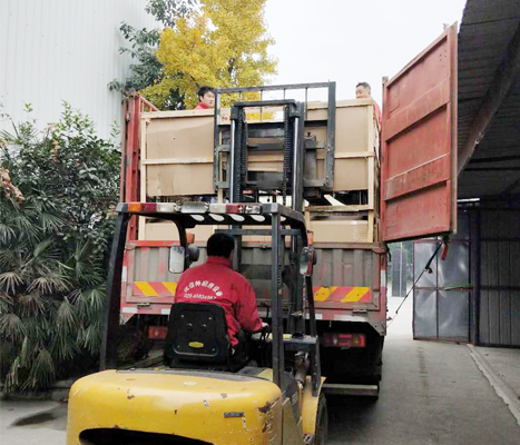 成都日皮视频APP苹果下载设备厂样品装车图