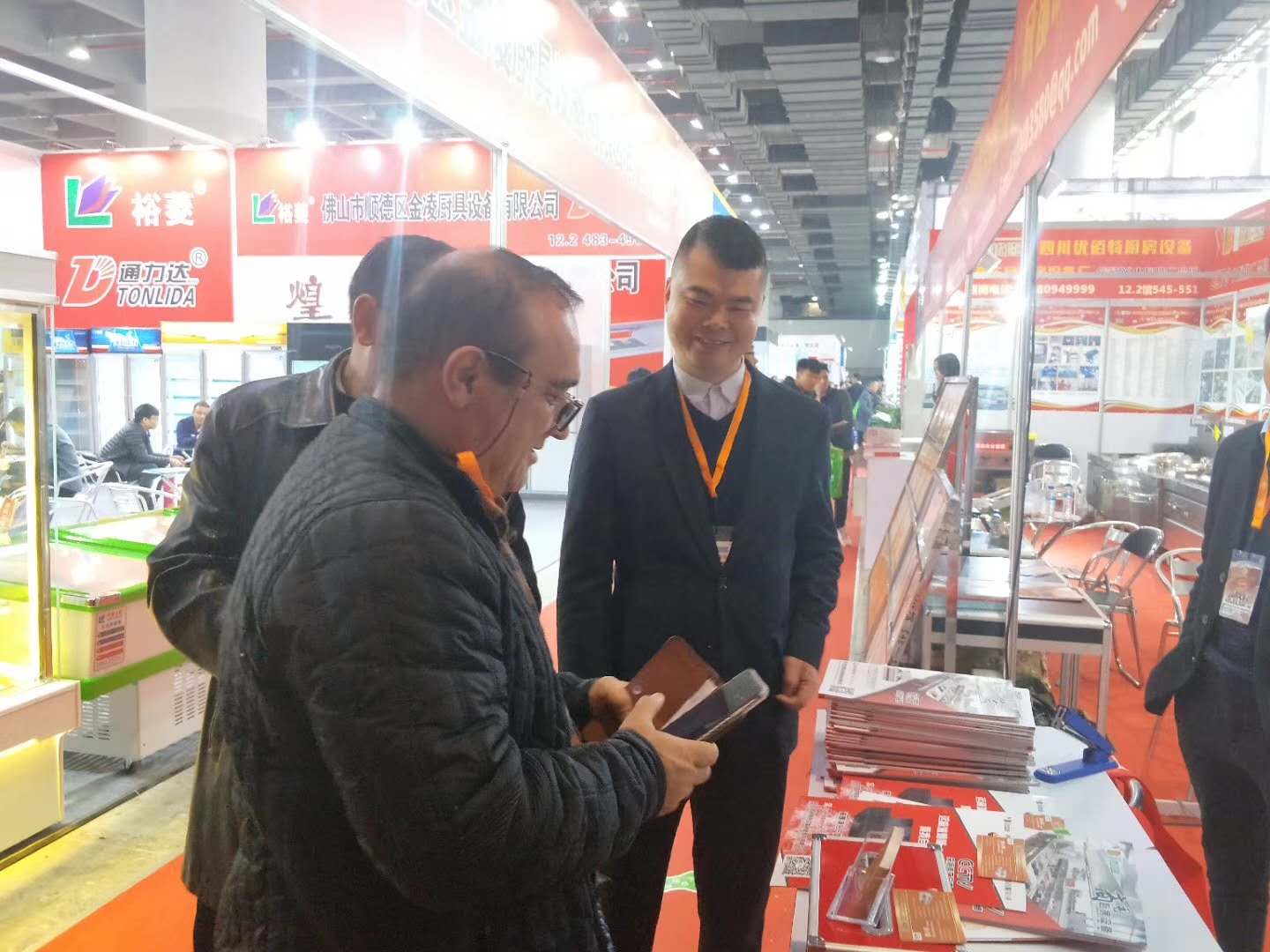 日皮视频软件下载25届广州酒店日皮视频APP苹果下载设备中展日皮视频APP苹果下载油烟净化一体机照片3