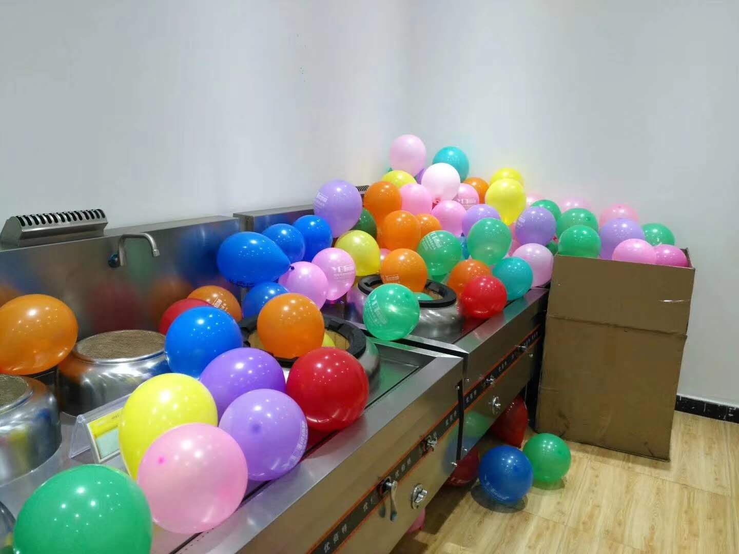 成都日皮视频APP苹果下载设备公司日皮视频软件下载年会筹备照片