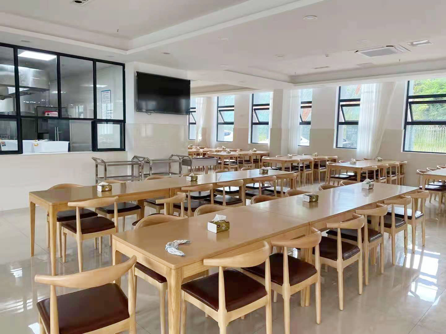 食堂日皮视频APP苹果下载设备公司