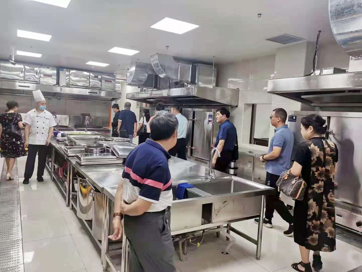 学校食堂日皮视频APP苹果下载工程