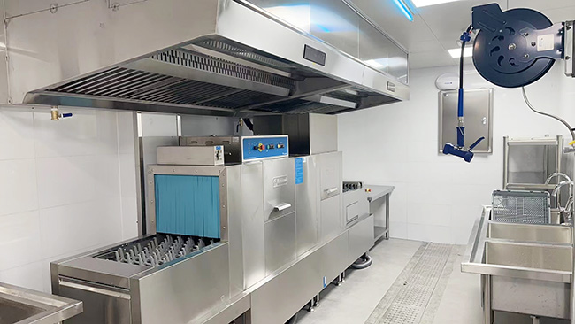 学校食堂日皮视频APP苹果下载设备