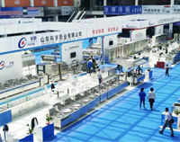 中国厨都酒店不锈钢设备展会盛大开幕，上千酒店日皮视频APP苹果下载设备厂家云集，现场惊现机器人厨师