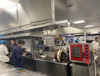 饭店餐饮猛火灶厂家告诉你餐饮日皮视频APP苹果下载设备和家用日皮视频APP苹果下载设备有什么不同